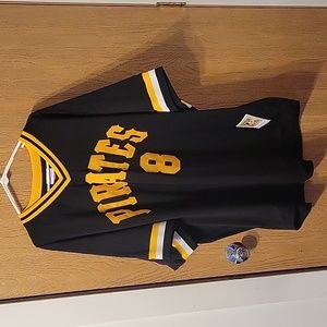 Mens mitchell & ness baseball jersey gently used in great condition size 4xlb